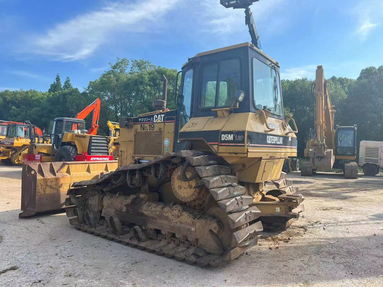 CATERPILLAR D5M - Бульдозер: фото 4 CATERPILLAR D5M - Бульдозер: фото 4