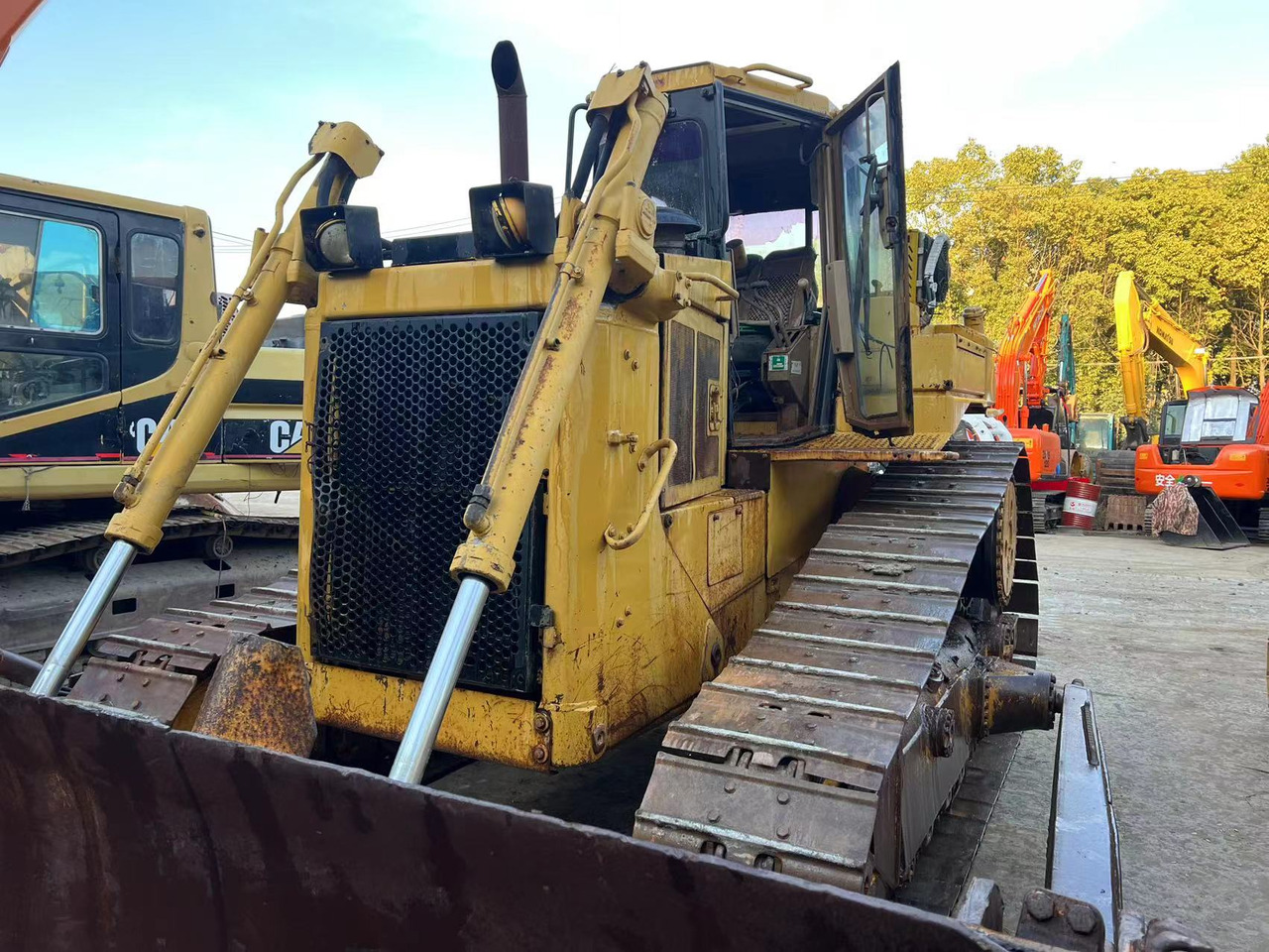 CATERPILLAR D6H - Бульдозер: фото 4 CATERPILLAR D6H - Бульдозер: фото 4