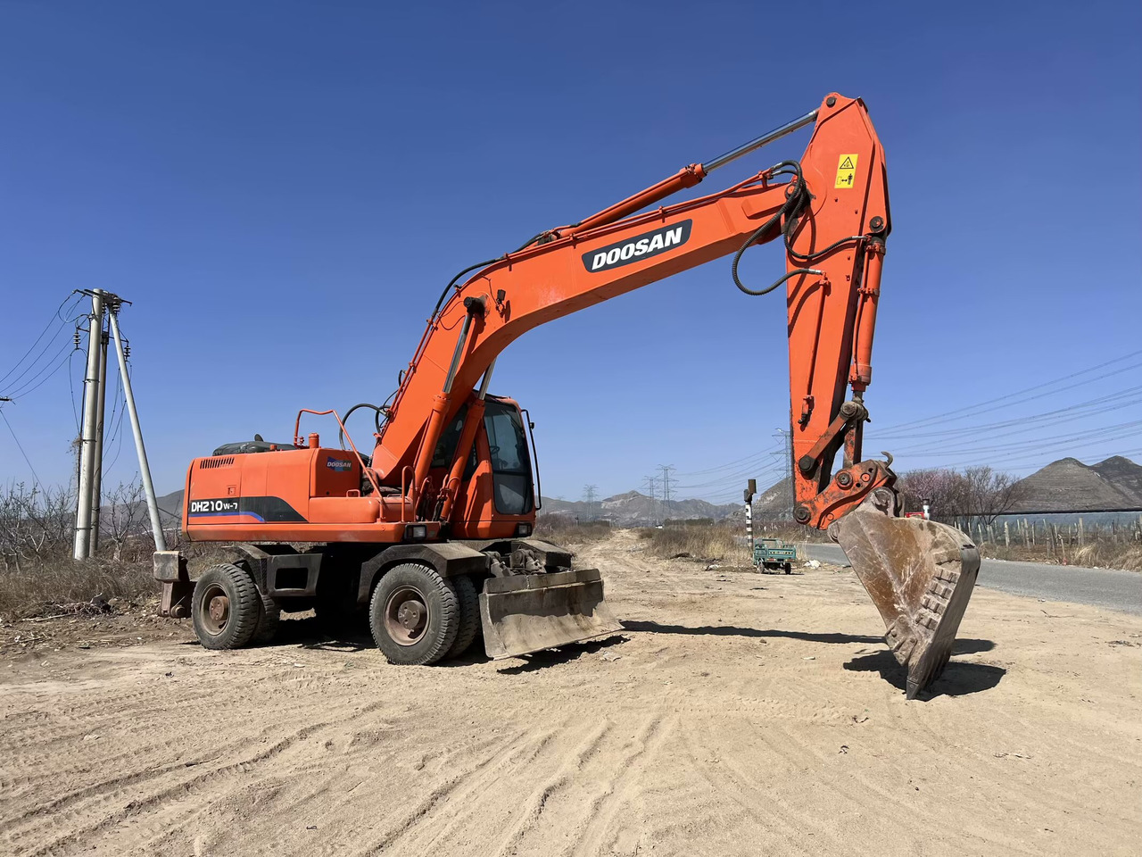 DOOSAN DH210W-7 - Колёсный экскаватор: фото 2 DOOSAN DH210W-7 - Колёсный экскаватор: фото 2