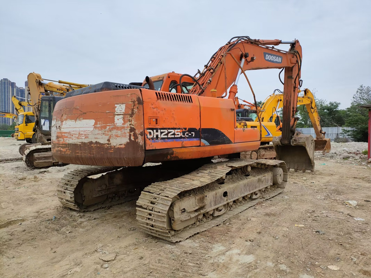 DOOSAN DH225LC-7 - Гусеничный экскаватор: фото 1 DOOSAN DH225LC-7 - Гусеничный экскаватор: фото 1