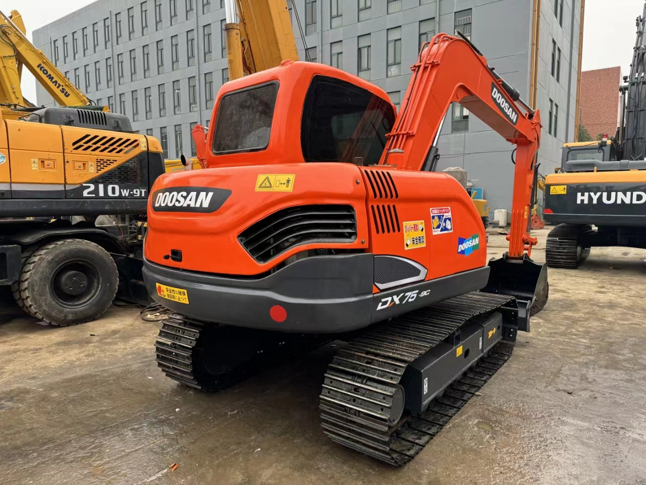 DOOSAN DX75-9C - Гусеничный экскаватор: фото 2 DOOSAN DX75-9C - Гусеничный экскаватор: фото 2