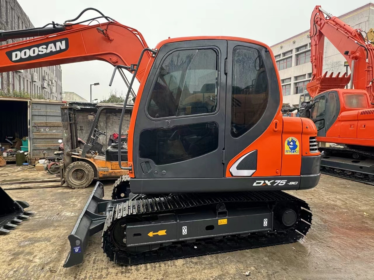 DOOSAN DX75-9C - Гусеничный экскаватор: фото 4 DOOSAN DX75-9C - Гусеничный экскаватор: фото 4