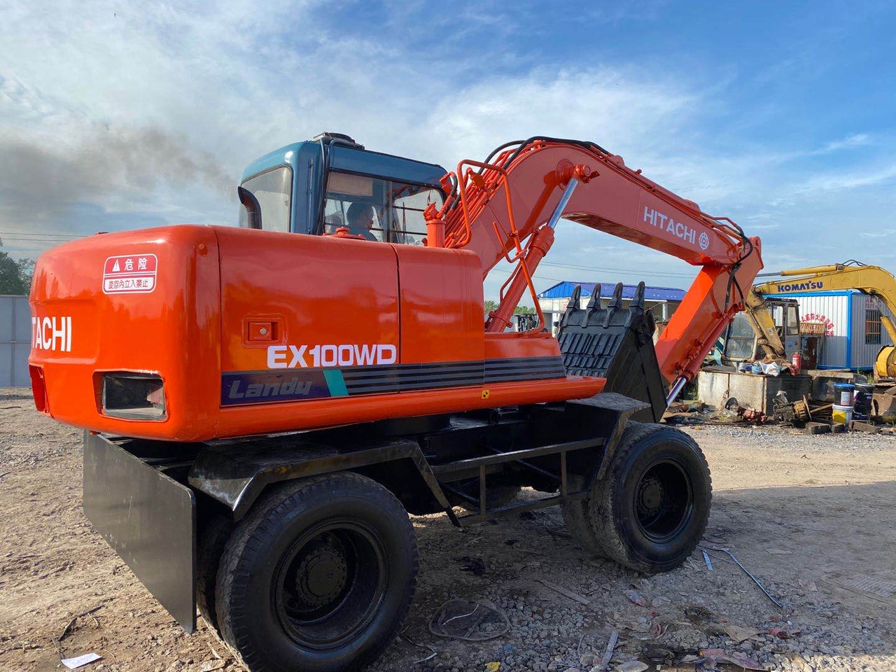 HITACHI EX100WD - Колёсный экскаватор: фото 3 HITACHI EX100WD - Колёсный экскаватор: фото 3
