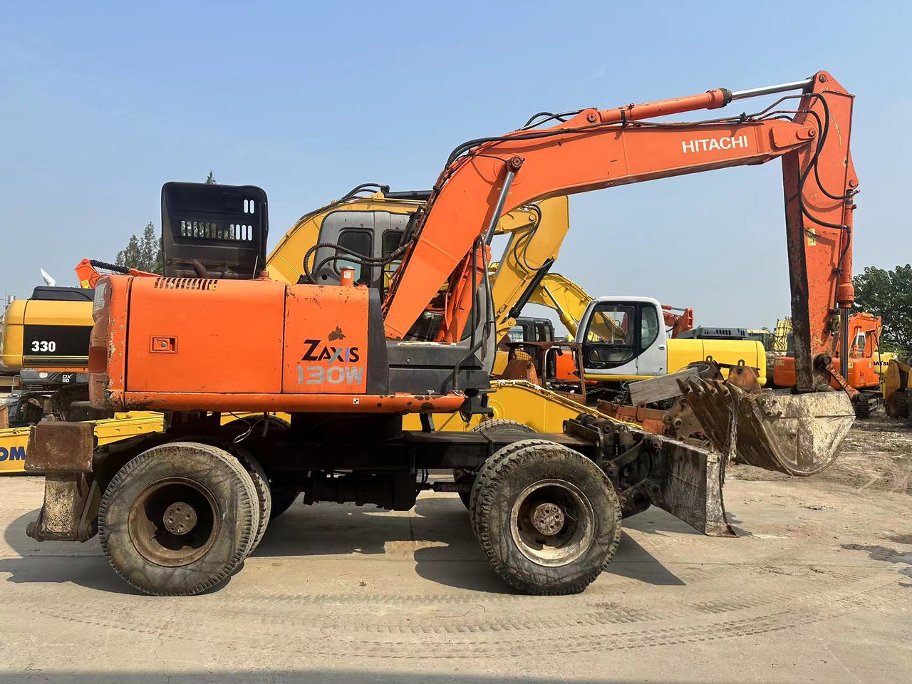 HITACHI ZX130 - Колёсный экскаватор: фото 1 HITACHI ZX130 - Колёсный экскаватор: фото 1