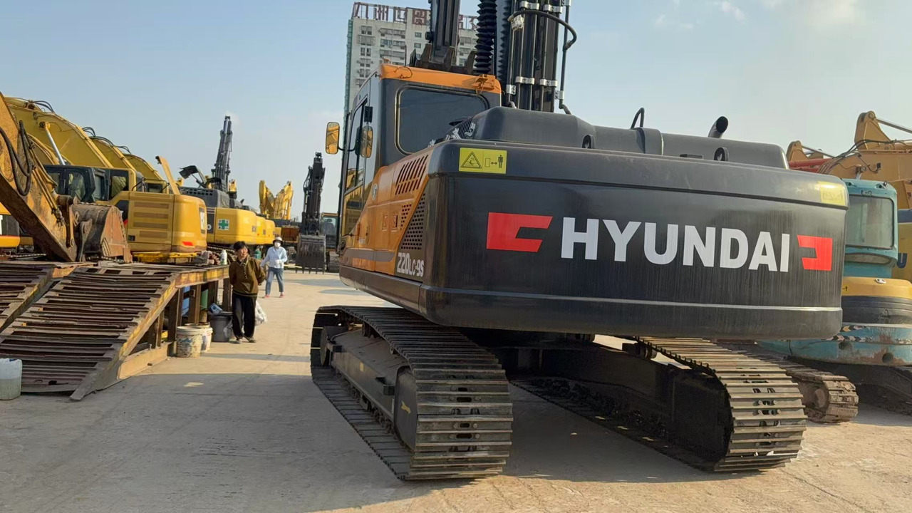 Гусеничный экскаватор HYUNDAI R220LC-9S: фото 6