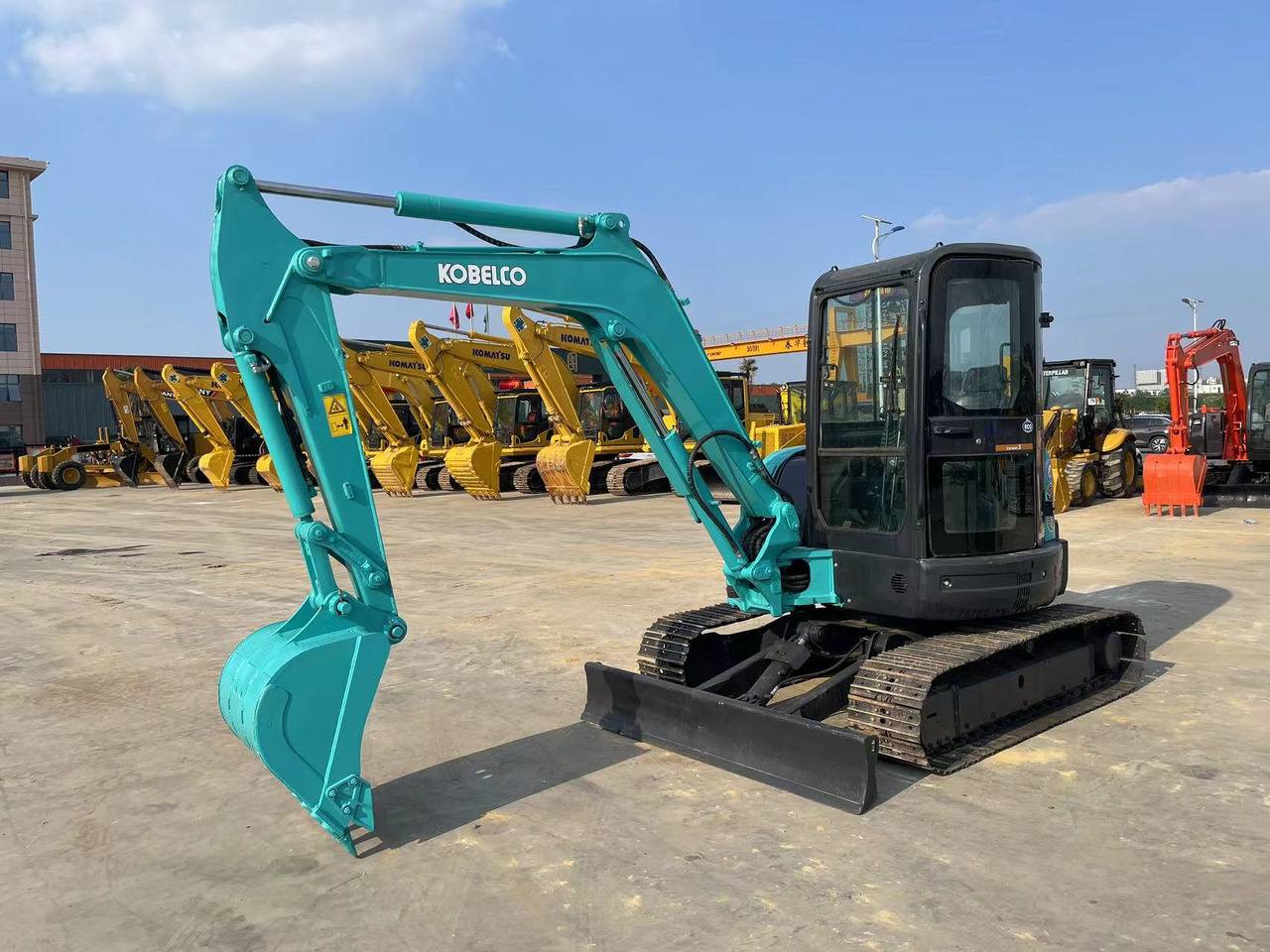 KOBELCO SK55SR - Мини-экскаватор: фото 3 KOBELCO SK55SR - Мини-экскаватор: фото 3