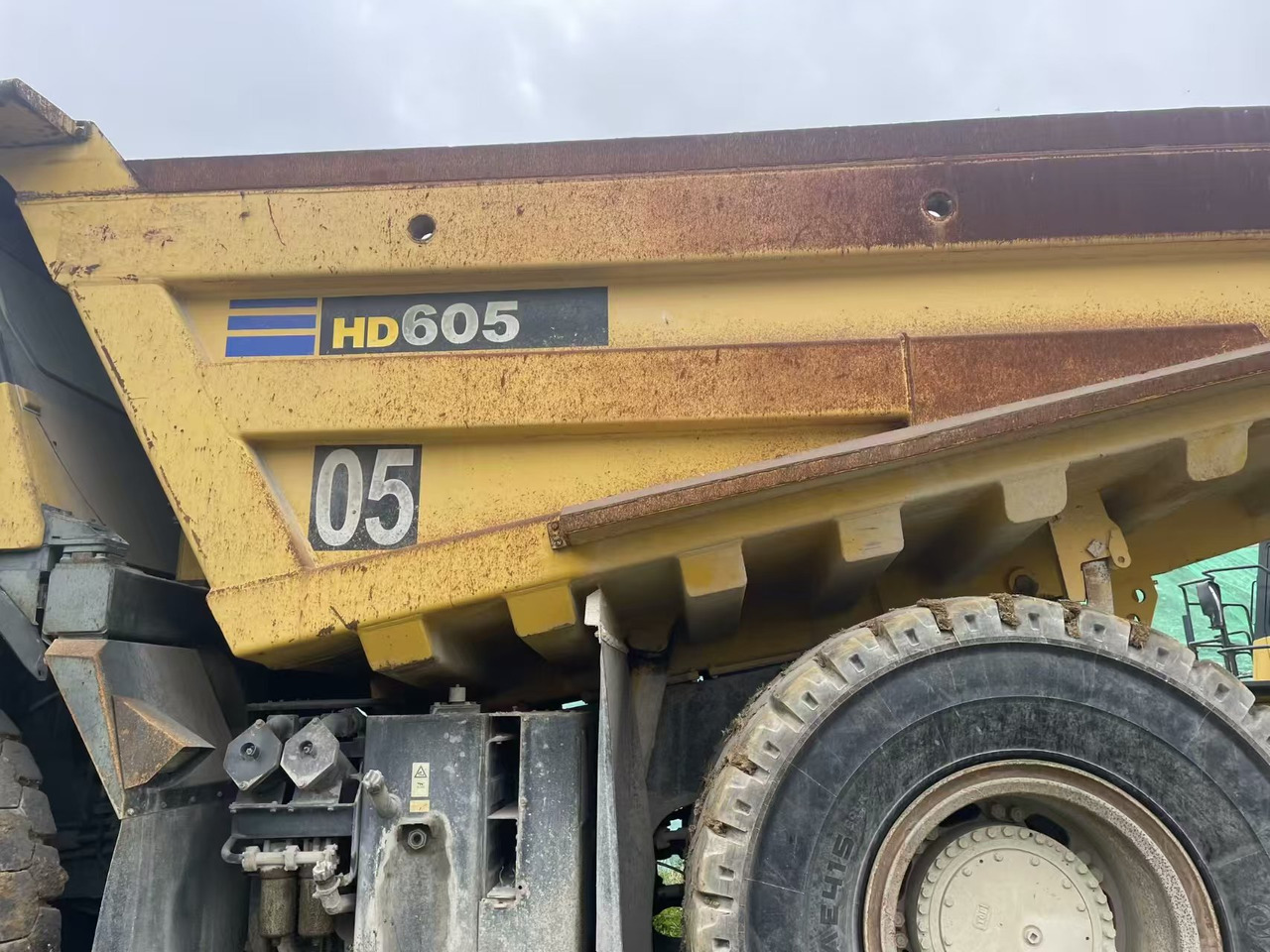 KOMATSU HD605 - Самосвал: фото 2 KOMATSU HD605 - Самосвал: фото 2
