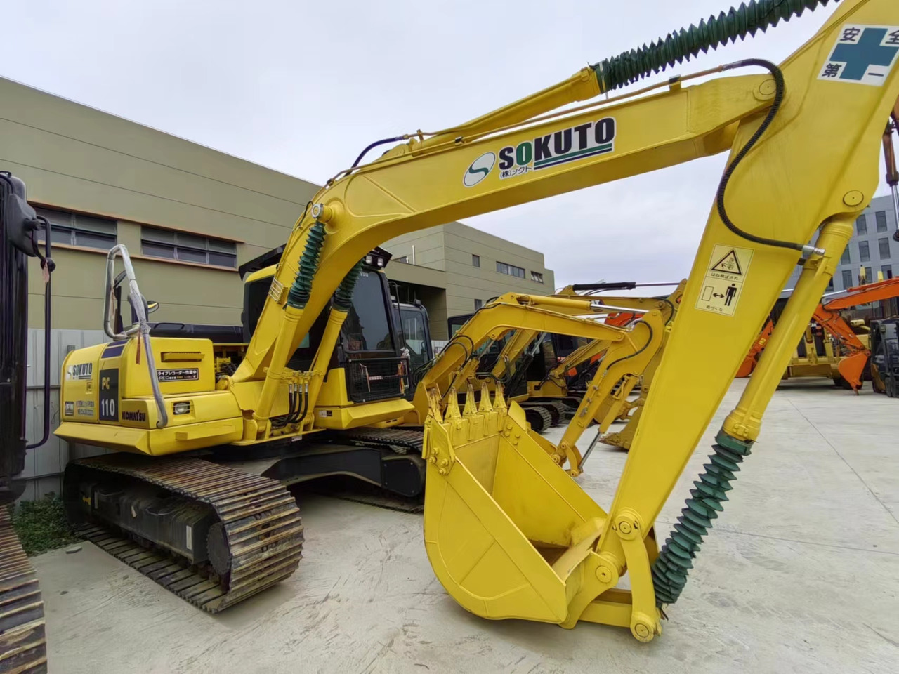 KOMATSU PC110-7 - Гусеничный экскаватор: фото 1 KOMATSU PC110-7 - Гусеничный экскаватор: фото 1