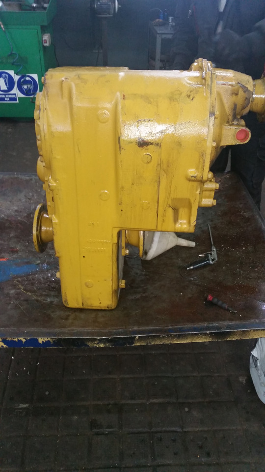 Skrzynia biegów Clark R28000 do Clark R24000, R28000, R32000, R34000, R36000 - Коробка передач для Строительной техники: фото 1 Skrzynia biegów Clark R28000 do Clark R24000, R28000, R32000, R34000, R36000 - Коробка передач для Строительной техники: фото 1