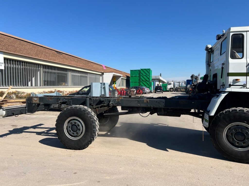 IVECO 100 4X4 BALESTRATO ANTERIORE E POSTERIO - Грузовик-шасси: фото 5 IVECO 100 4X4 BALESTRATO ANTERIORE E POSTERIO - Грузовик-шасси: фото 5