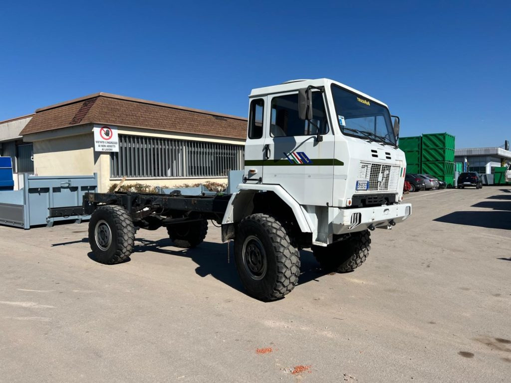 IVECO 100 4X4 BALESTRATO ANTERIORE E POSTERIO - Грузовик-шасси: фото 3 IVECO 100 4X4 BALESTRATO ANTERIORE E POSTERIO - Грузовик-шасси: фото 3