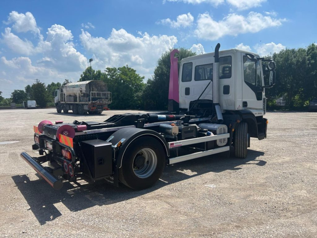 IVECO EUROCARGO 160E25 SCARRABILE - Крюковой мультилифт: фото 5 IVECO EUROCARGO 160E25 SCARRABILE - Крюковой мультилифт: фото 5