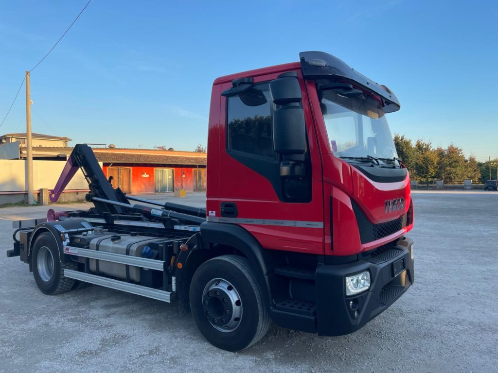 IVECO EUROCARGO 160E32 CON SCARRABILE NUOVO - Крюковой мультилифт: фото 2 IVECO EUROCARGO 160E32 CON SCARRABILE NUOVO - Крюковой мультилифт: фото 2