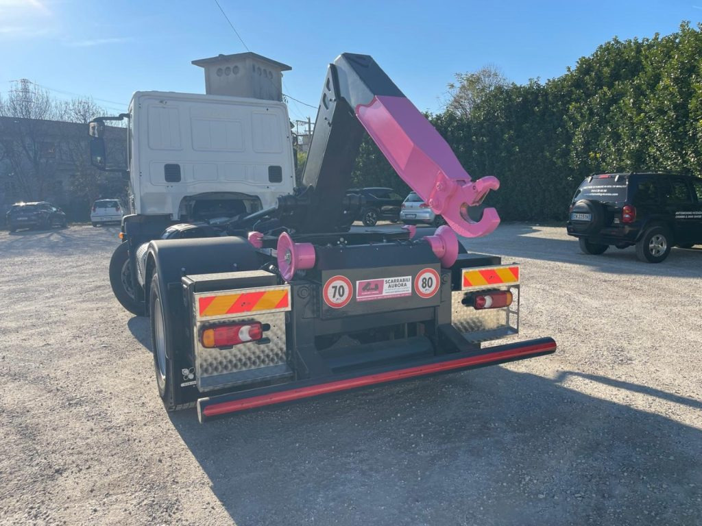 IVECO EUROCARGO 180E25 CON SCARRABILE NUOVO - Крюковой мультилифт: фото 5 IVECO EUROCARGO 180E25 CON SCARRABILE NUOVO - Крюковой мультилифт: фото 5