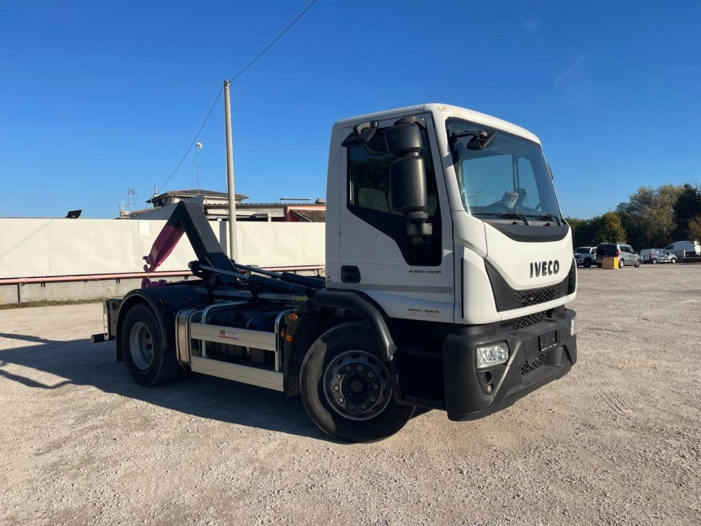 IVECO EUROCARGO 180E25 CON SCARRABILE NUOVO - Крюковой мультилифт: фото 2 IVECO EUROCARGO 180E25 CON SCARRABILE NUOVO - Крюковой мультилифт: фото 2