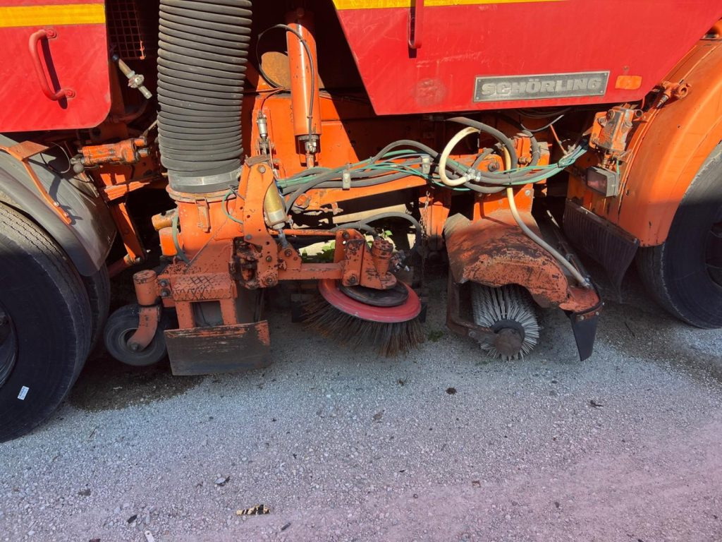 MERCEDES-BENZ MERCEDES AUTOSPAZZATRICE USATA - Подметально-уборочная машина: фото 5 MERCEDES-BENZ MERCEDES AUTOSPAZZATRICE USATA - Подметально-уборочная машина: фото 5