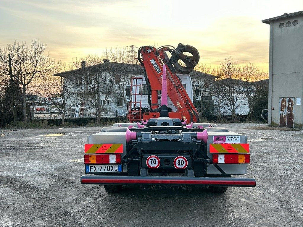 MERCEDES-BENZ MERCEDES AXOR 2533 SCARRABILE CON GRU E POLIPO - Крюковой мультилифт: фото 4 MERCEDES-BENZ MERCEDES AXOR 2533 SCARRABILE CON GRU E POLIPO - Крюковой мультилифт: фото 4