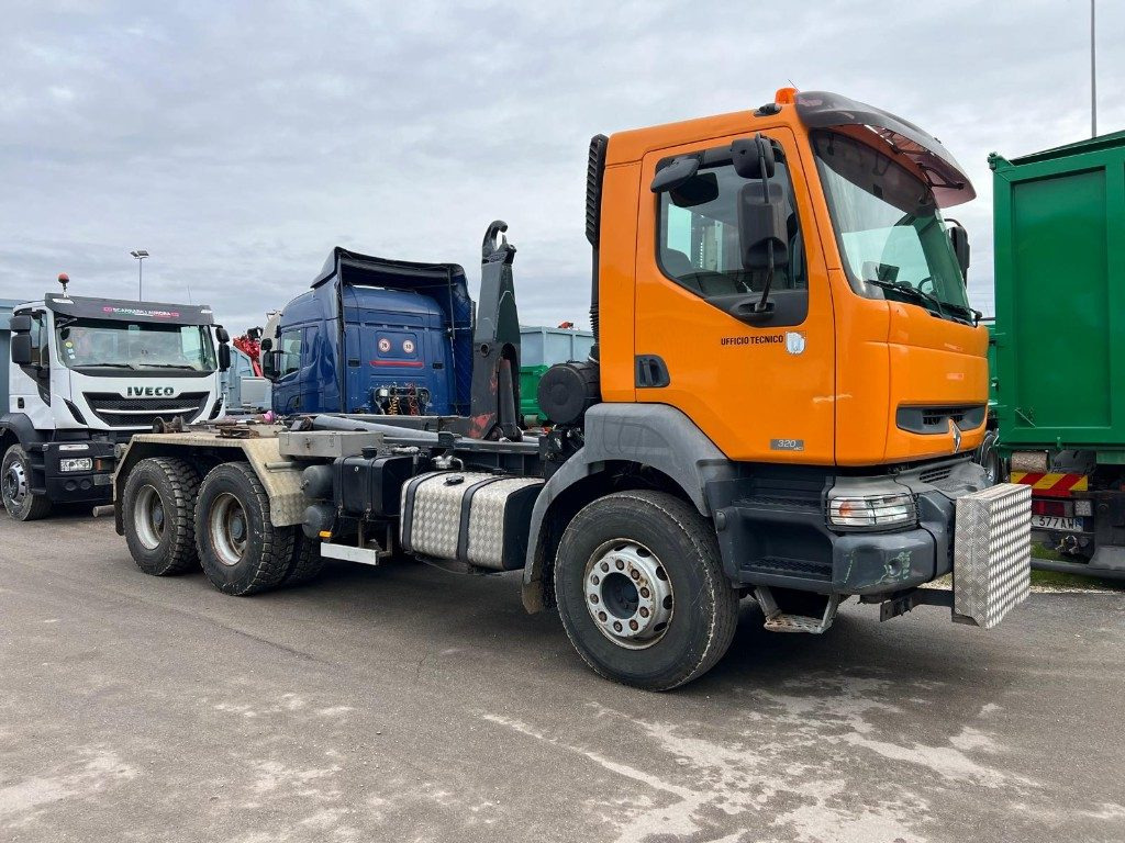 RENAULT KERAX 320 SCARRABILE - Крюковой мультилифт: фото 2 RENAULT KERAX 320 SCARRABILE - Крюковой мультилифт: фото 2