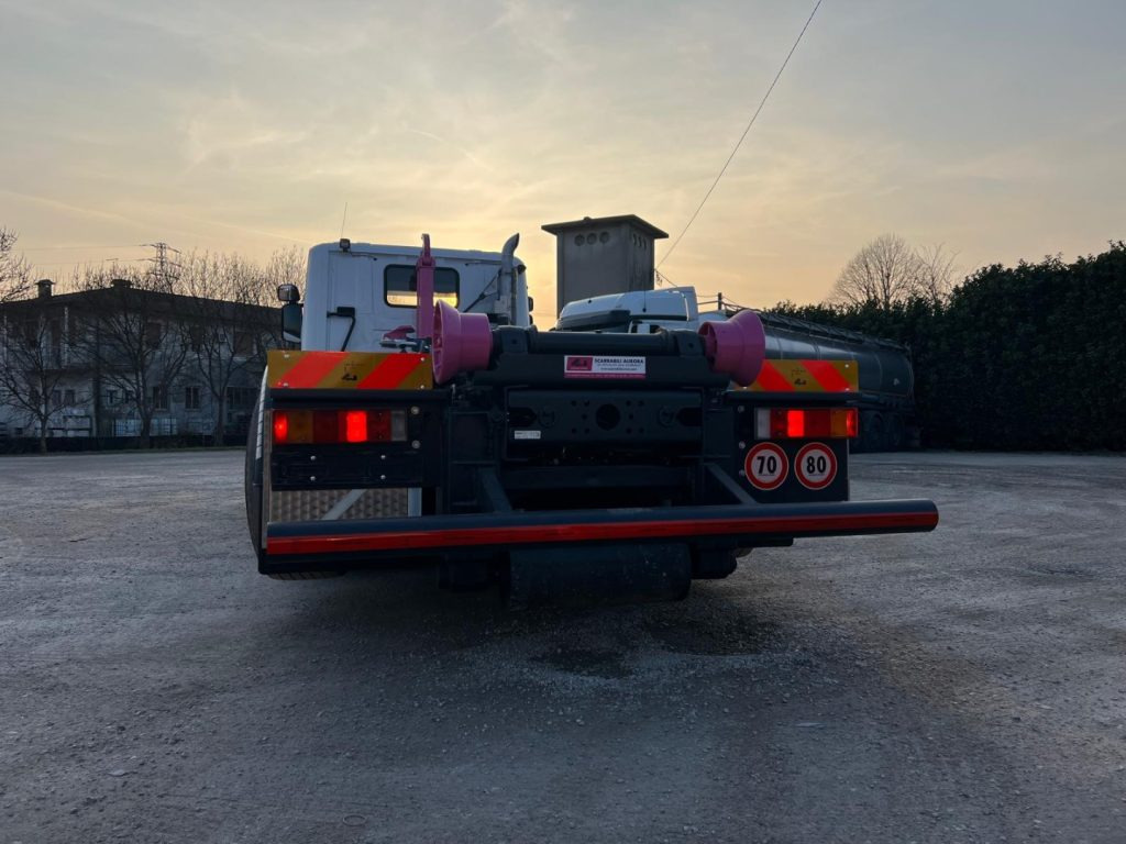 SCANIA P410 SCARRABILE CON RIDUTTORE AI MOZZI - Крюковой мультилифт: фото 5 SCANIA P410 SCARRABILE CON RIDUTTORE AI MOZZI - Крюковой мультилифт: фото 5