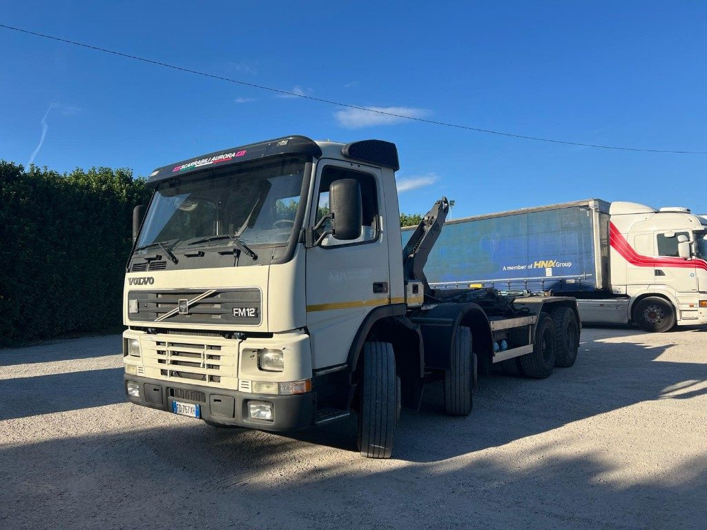 VOLVO FM12 SCARRABILE - Крюковой мультилифт: фото 1 VOLVO FM12 SCARRABILE - Крюковой мультилифт: фото 1