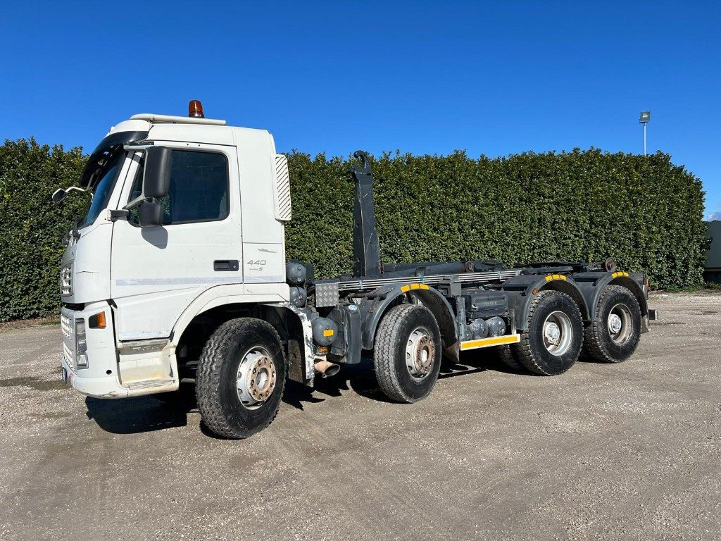 VOLVO FM440 SCARRABILE - Крюковой мультилифт: фото 2 VOLVO FM440 SCARRABILE - Крюковой мультилифт: фото 2