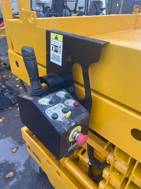 Haulotte COMPACT 12 - Ножничный подъемник: фото 2 Haulotte COMPACT 12 - Ножничный подъемник: фото 2