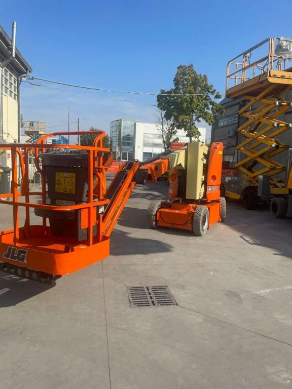 JLG E300AJP - Коленчатый подъемник: фото 1 JLG E300AJP - Коленчатый подъемник: фото 1