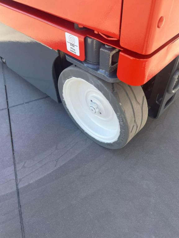 SkyJack SJ-16 - Вертикальный мачтовый подъемник: фото 5 SkyJack SJ-16 - Вертикальный мачтовый подъемник: фото 5