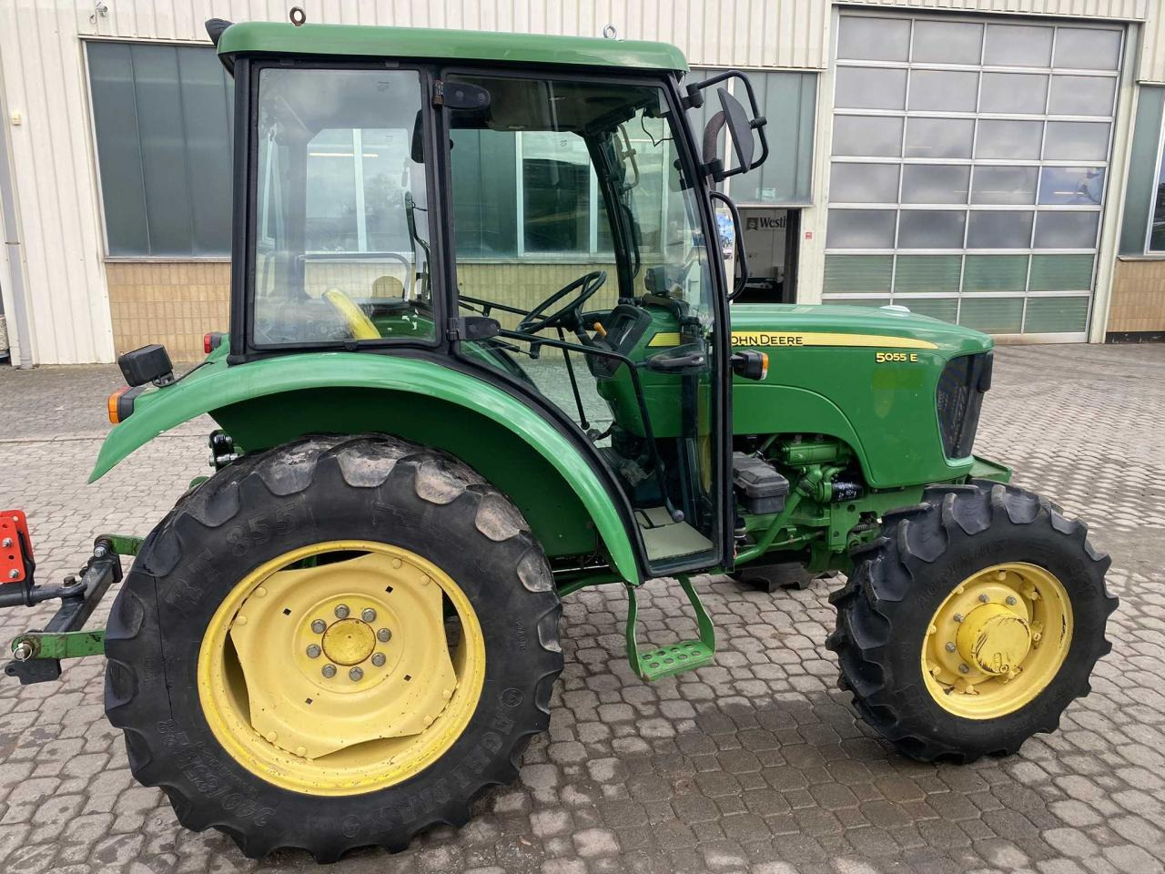 Трактор John Deere 5055E: фото 8
