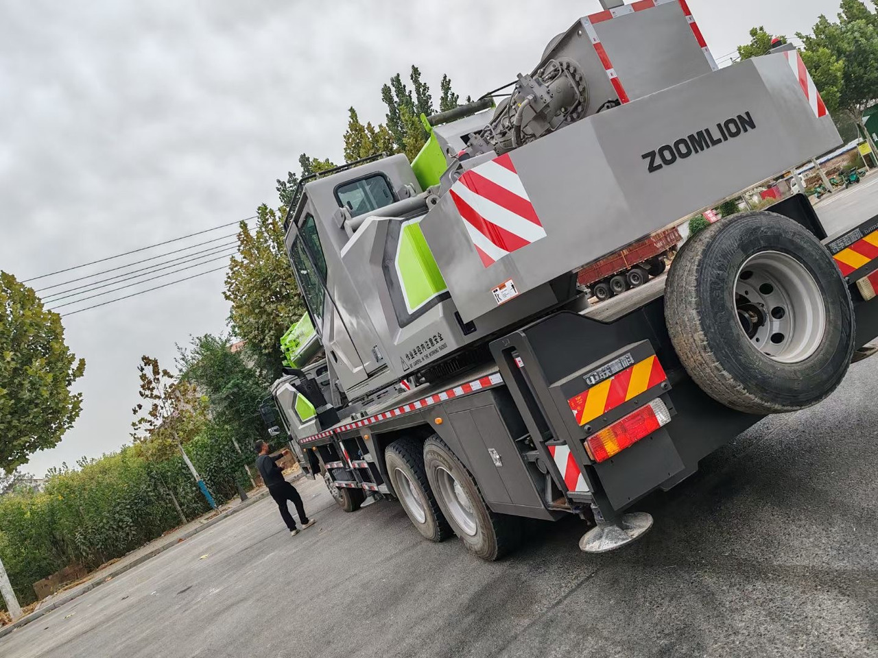 ZOOMLION ZTC251V 25 TON TRUCK CRANE - Мобильный кран: фото 3 ZOOMLION ZTC251V 25 TON TRUCK CRANE - Мобильный кран: фото 3