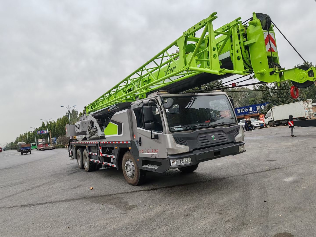 ZOOMLION ZTC251V 25 TON TRUCK CRANE - Мобильный кран: фото 2 ZOOMLION ZTC251V 25 TON TRUCK CRANE - Мобильный кран: фото 2