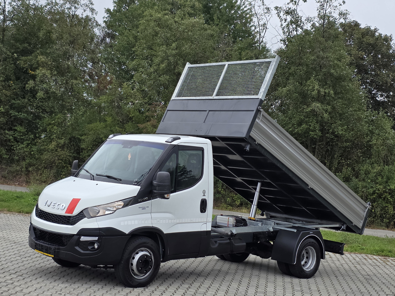 IVECO Daily 70c-17 Wywrotka 3.80 M ! Kiper 3-Stronny ! Klima ! 3.0 HPI * 170 Hp ! Super Stan ! Z Włoch ! - Малотоннажный самосвал: фото 1 IVECO Daily 70c-17 Wywrotka 3.80 M ! Kiper 3-Stronny ! Klima ! 3.0 HPI * 170 Hp ! Super Stan ! Z Włoch ! - Малотоннажный самосвал: фото 1