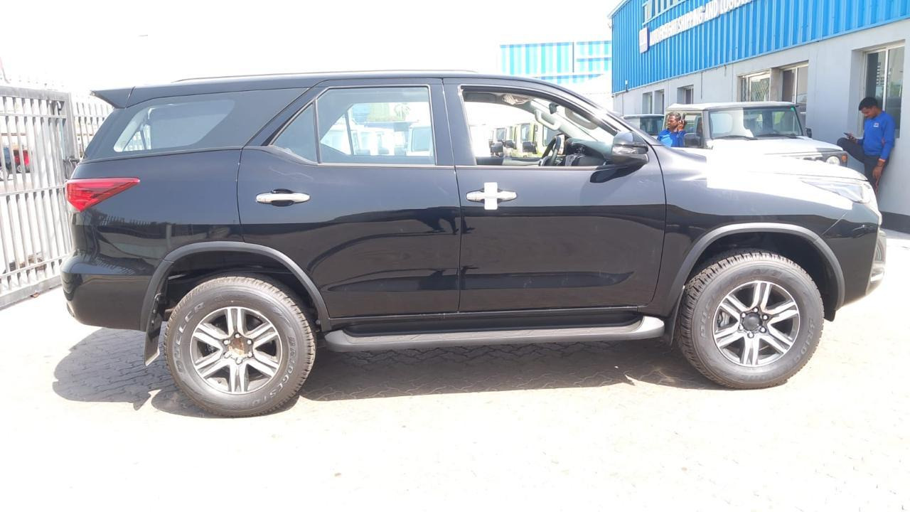 TOYOTA 2.4L SR5 Comfort 4WD - Легковой автомобиль: фото 1 TOYOTA 2.4L SR5 Comfort 4WD - Легковой автомобиль: фото 1