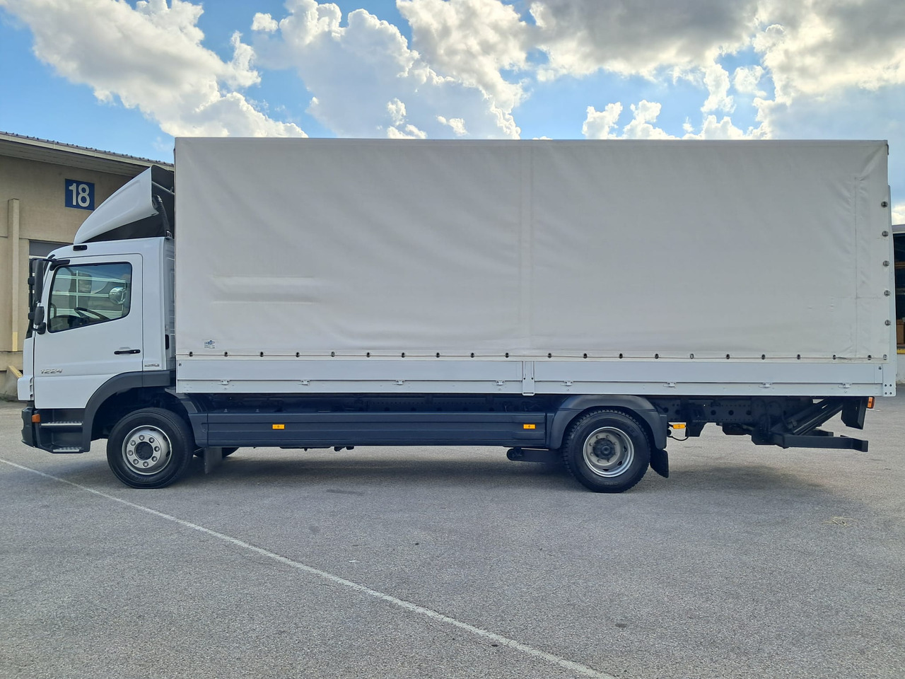 MERCEDES-BENZ ATEGO 12 24 Plane LBW | Klima | Schaltgetriebe - Тентованный грузовик: фото 4 MERCEDES-BENZ ATEGO 12 24 Plane LBW | Klima | Schaltgetriebe - Тентованный грузовик: фото 4