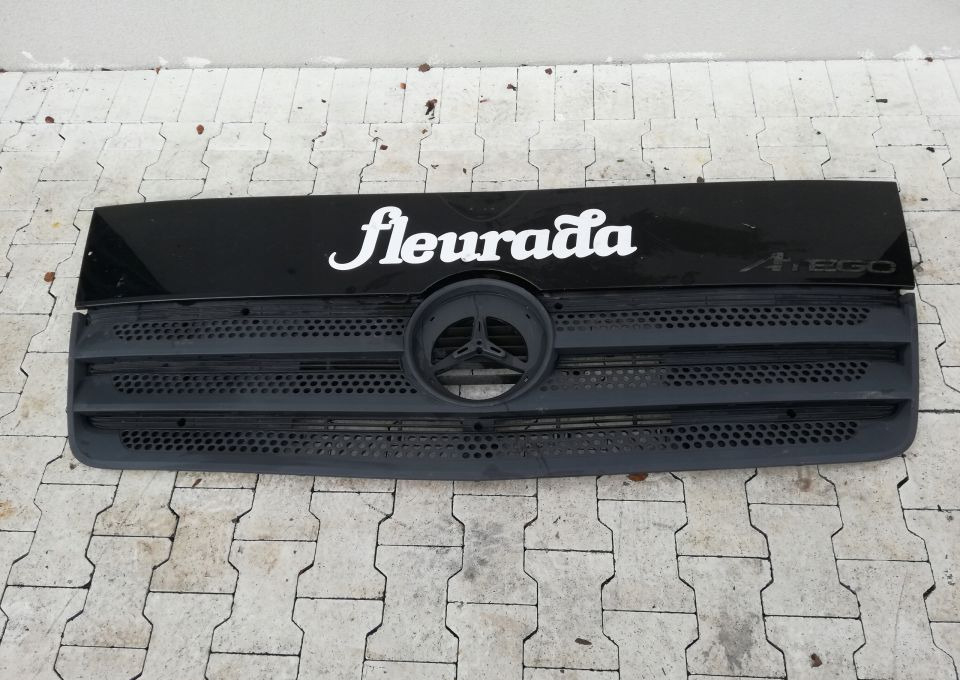 Капот ATRAPA GRILL MASKA MERCEDES ATEGO EURO6: фото 1