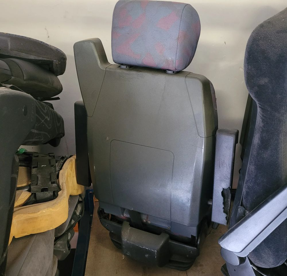 FOTEL KIEROWCY MERCEDES ATEGO CHWALIM116 - Сиденье для Грузовиков: фото 4 FOTEL KIEROWCY MERCEDES ATEGO CHWALIM116 - Сиденье для Грузовиков: фото 4