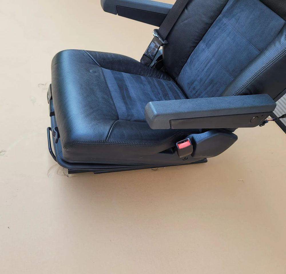 FOTEL PRAWY MAN TGX LIFT SKÓRA JAK NOWY CHWALIM116 - Сиденье для Грузовиков: фото 2 FOTEL PRAWY MAN TGX LIFT SKÓRA JAK NOWY CHWALIM116 - Сиденье для Грузовиков: фото 2