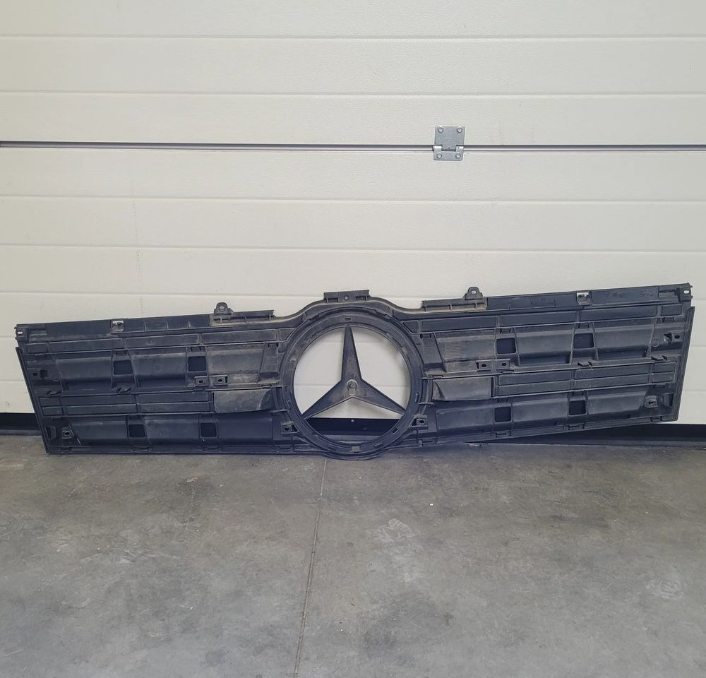 GRILL ATRAPA MERCEDES ACTROS AROX A9607510618 - Кузов и экстерьер для Грузовиков: фото 2 GRILL ATRAPA MERCEDES ACTROS AROX A9607510618 - Кузов и экстерьер для Грузовиков: фото 2
