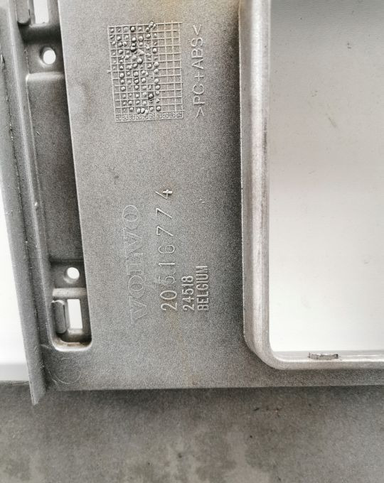 GRILL ATRAPA VOLVO Fh12 ORYGINAŁ - Решётка радиатора для Грузовиков: фото 4 GRILL ATRAPA VOLVO Fh12 ORYGINAŁ - Решётка радиатора для Грузовиков: фото 4