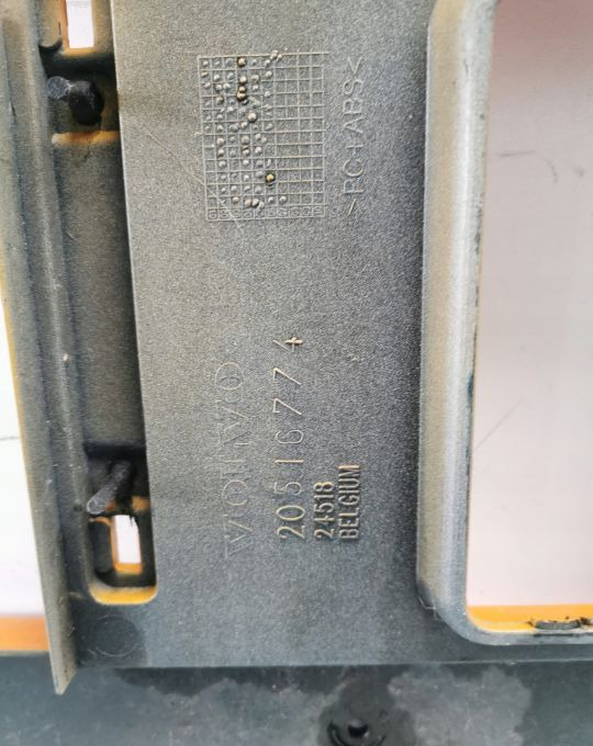 GRILL ATRAPA VOLVO Fh12 ORYGINAŁ - Решётка радиатора для Грузовиков: фото 4 GRILL ATRAPA VOLVO Fh12 ORYGINAŁ - Решётка радиатора для Грузовиков: фото 4