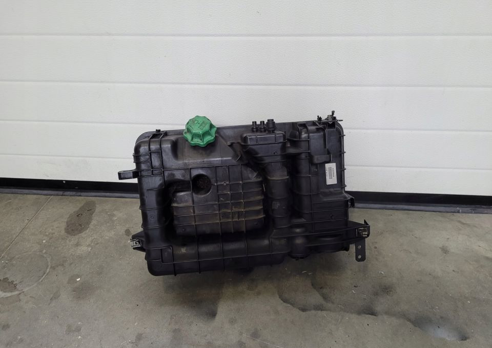 ZBIORNIK WYRÓWNAWCZY MERCEDES ACTROS A9605014203 - Расширительный бачок для Грузовиков: фото 1 ZBIORNIK WYRÓWNAWCZY MERCEDES ACTROS A9605014203 - Расширительный бачок для Грузовиков: фото 1