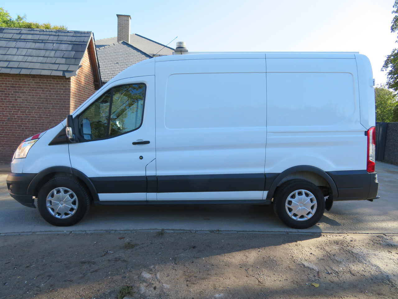 Ford Transit 2.0TDCi - Цельнометаллический фургон: фото 4 Ford Transit 2.0TDCi - Цельнометаллический фургон: фото 4