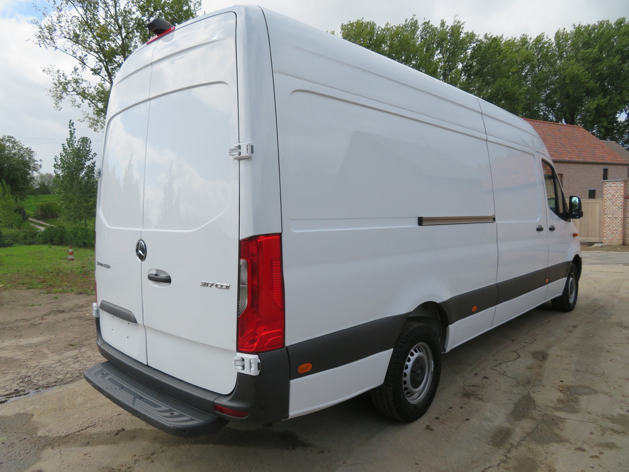 Новый Цельнометаллический фургон Mercedes-Benz Sprinter 317cdi - A3H2: фото 7 Новый Цельнометаллический фургон Mercedes-Benz Sprinter 317cdi - A3H2: фото 7