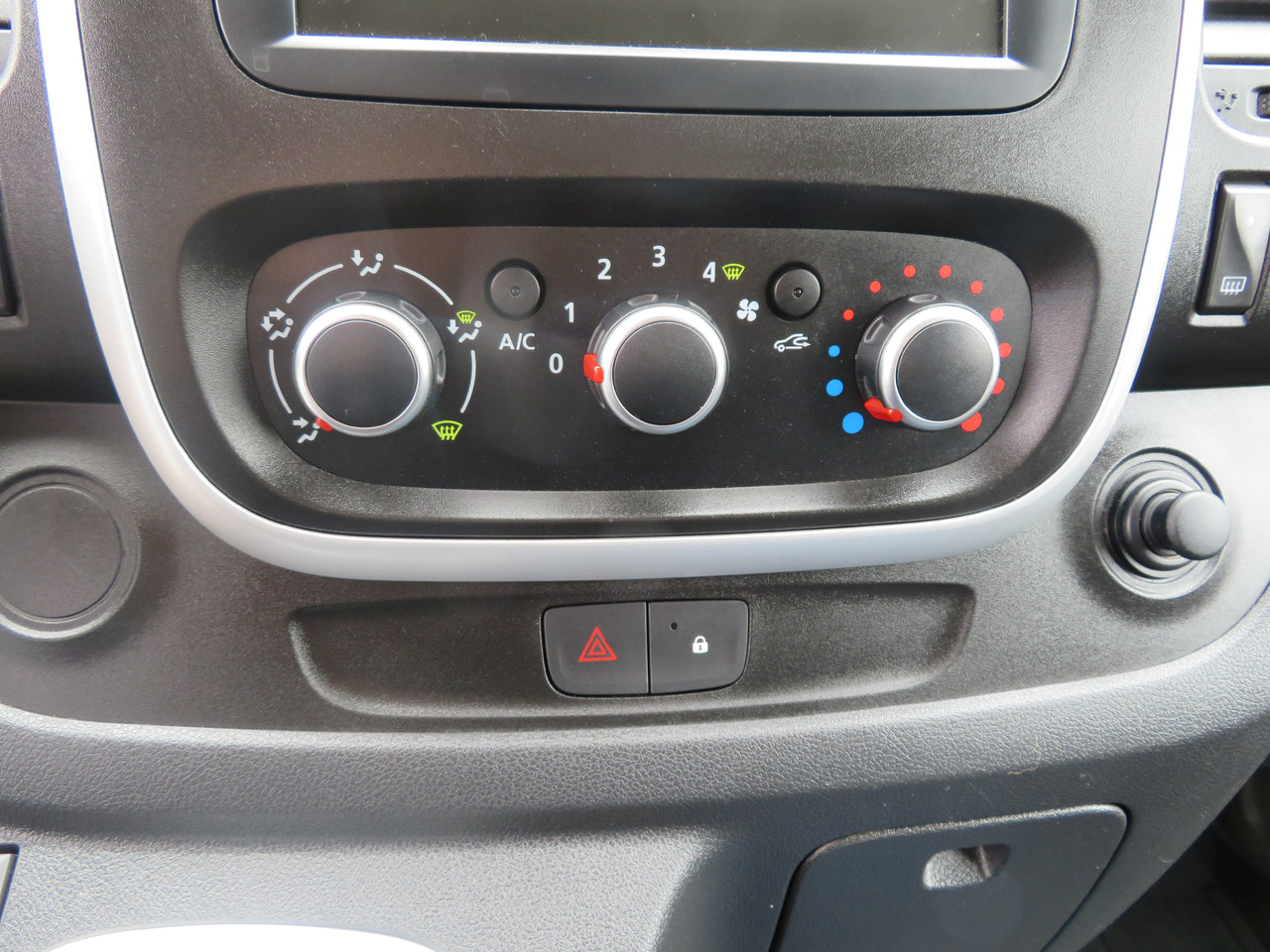 Легковой фургон Renault Trafic 2.0dCi Grand Confort - L2H1: фото 12