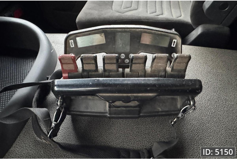 Автоманипулятор DAF CF 85.410 SC, Euro 5, 8x2 / Hiab 422 EP5 + Radio / 5x extendable: фото 11 Автоманипулятор DAF CF 85.410 SC, Euro 5, 8x2 / Hiab 422 EP5 + Radio / 5x extendable: фото 11