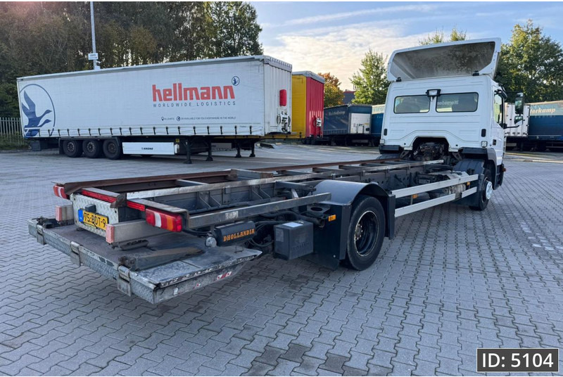 Mercedes-Benz Atego 1318 Day Cab, Euro 6, / BDF / DHOLLANDIA 2000KG - Грузовик-контейнеровоз/ Сменный кузов: фото 3 Mercedes-Benz Atego 1318 Day Cab, Euro 6, / BDF / DHOLLANDIA 2000KG - Грузовик-контейнеровоз/ Сменный кузов: фото 3