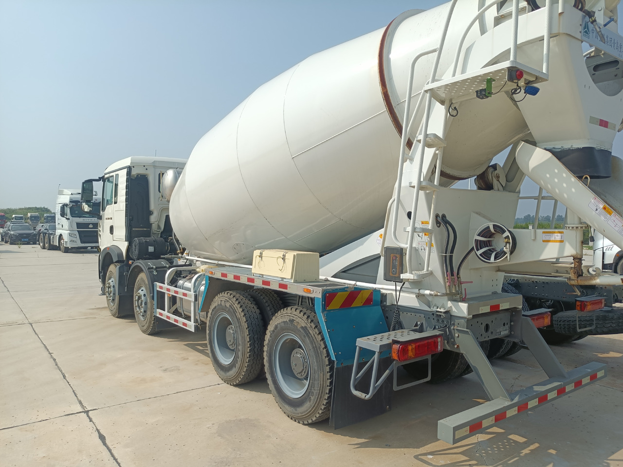 HOWO TX350 Cement Mixer Truck - Автобетоносмеситель: фото 4 HOWO TX350 Cement Mixer Truck - Автобетоносмеситель: фото 4