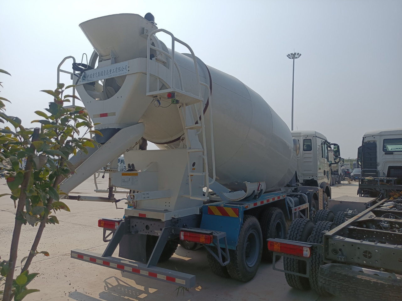 HOWO TX350 Cement Mixer Truck - Автобетоносмеситель: фото 5 HOWO TX350 Cement Mixer Truck - Автобетоносмеситель: фото 5