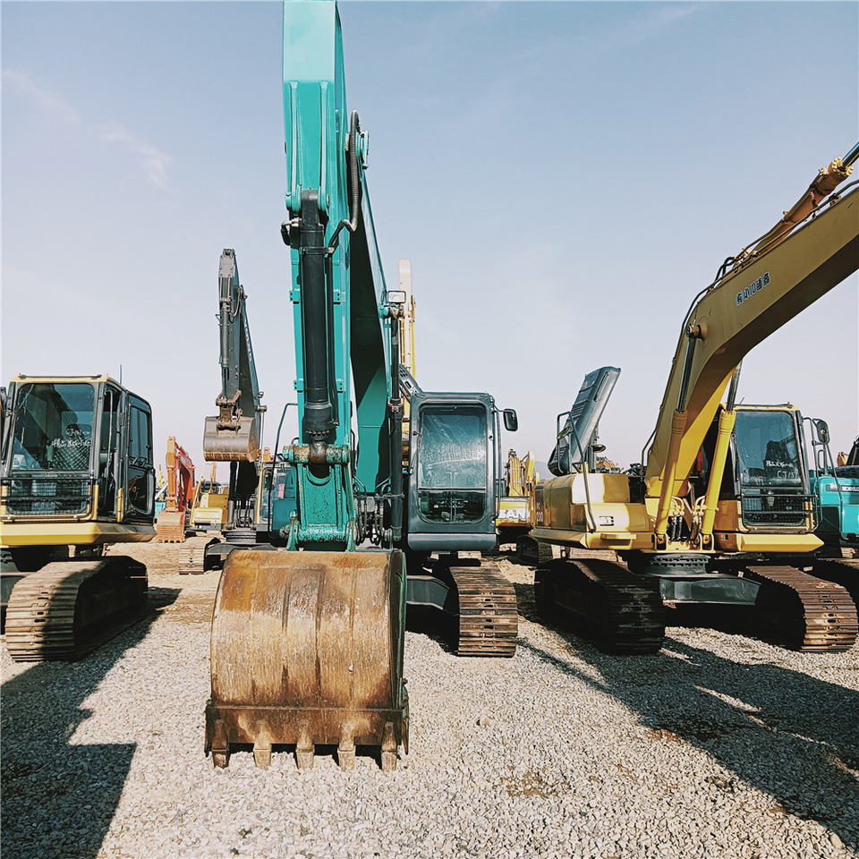 KOBELCO SK200D - Гусеничный экскаватор: фото 3 KOBELCO SK200D - Гусеничный экскаватор: фото 3