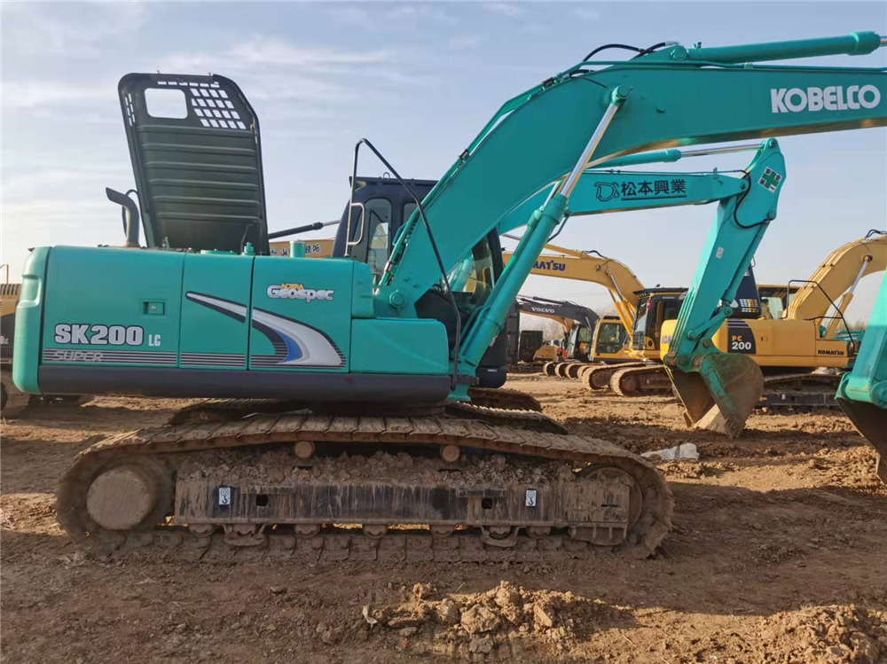 KOBELCO SK200LC - Гусеничный экскаватор: фото 1 KOBELCO SK200LC - Гусеничный экскаватор: фото 1
